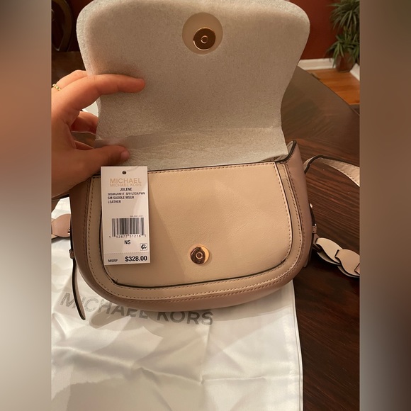 Micheal Kors Jolene Small Saddle Crossbody Bag! - Picture 4 of 4